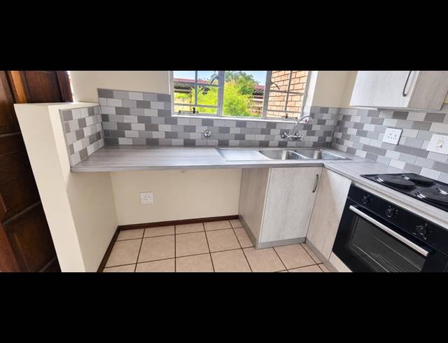 2 BEDROOM TOWNHOUSE FOR SALE IN CELTISDAL